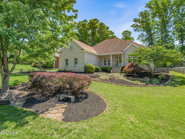 680 Oak Chase Blvd , Lenoir City, TN 37772