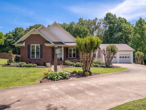 586 Highway 64 W, Lawrenceburg, TN 38464