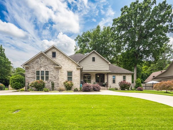 32 Sunhaven Dr , Jackson, TN 38305