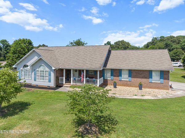 940 Meadow Oaks Drive , Maryville, TN 37803