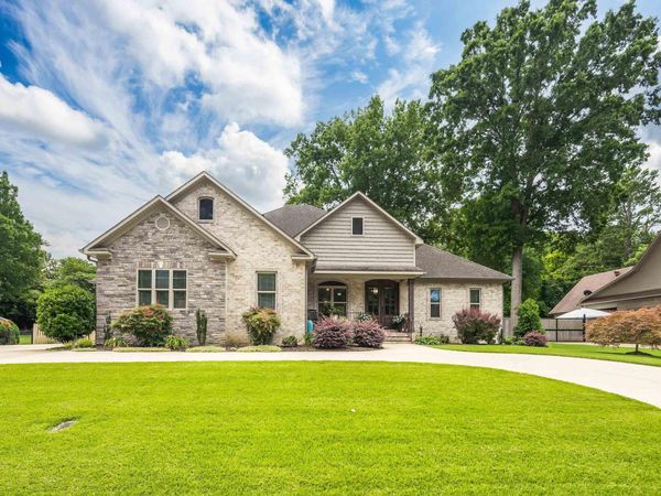 32 SUNHAVEN DR, Jackson, TN 38305
