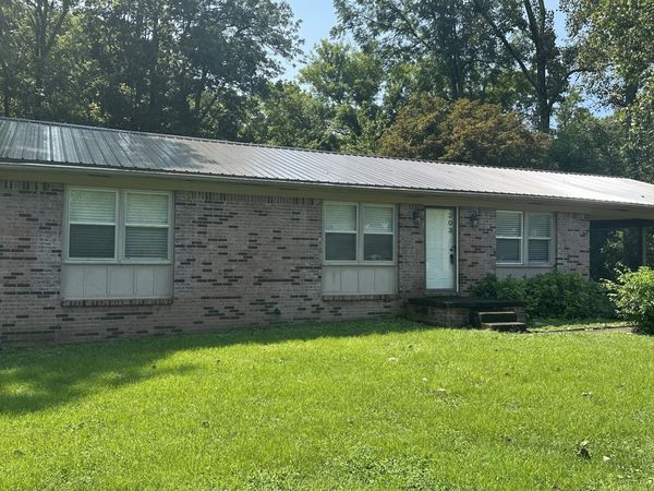 303 Millbrooke Dr , Hopkinsville, KY 42240