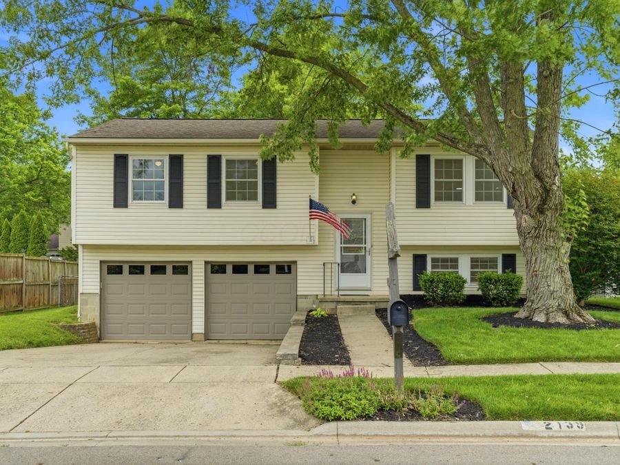 2139 Camelback Drive , Columbus, OH 43228 Photo 1