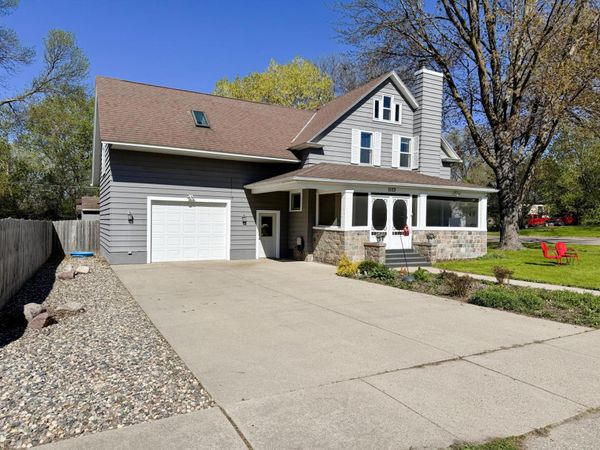 1019 N Vine Street , Fergus Falls, MN 56537