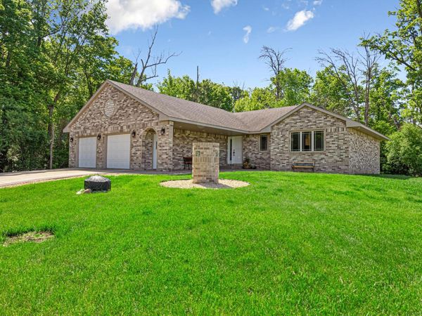 905 Brook Lane NE, Owatonna, MN 55060