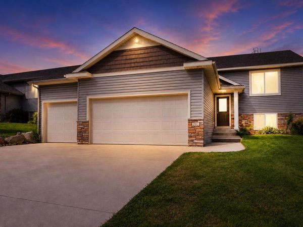 280 Highlands Avenue , Zumbrota, MN 55992