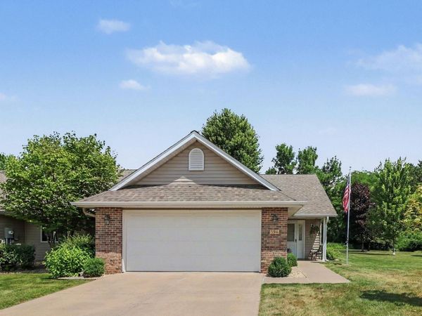 594 Cherrywood Court , Red Wing, MN 55066