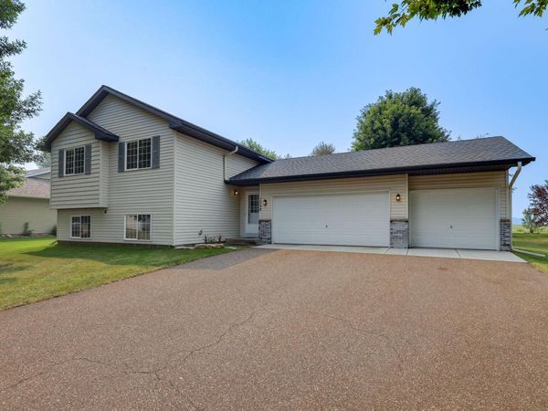 1548 Cedar Drive SE, Cambridge, MN 55008