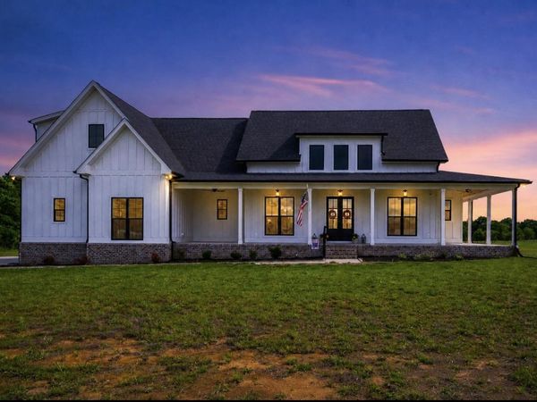 2075 Egypt Rd , Chapel Hill, TN 37034