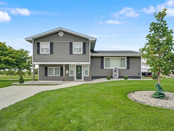 450 John Street , Paxton, IL 60957
