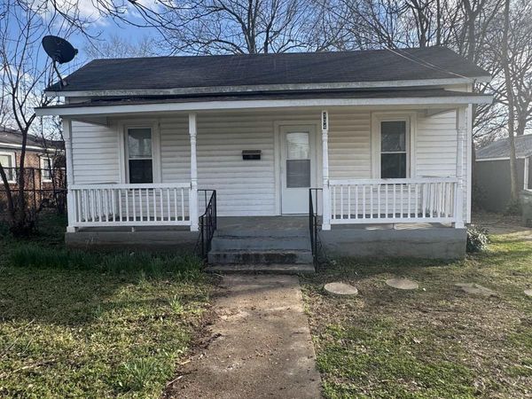 904 1st St, Tuscumbia, AL 35674