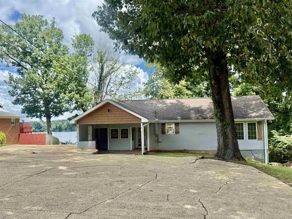 765 Carter Dr, Tuscumbia, AL 35674