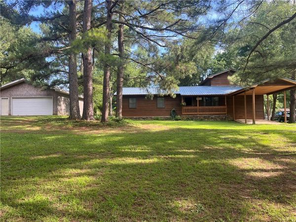 304 Warren Avenue , Huntsville, AR 72740