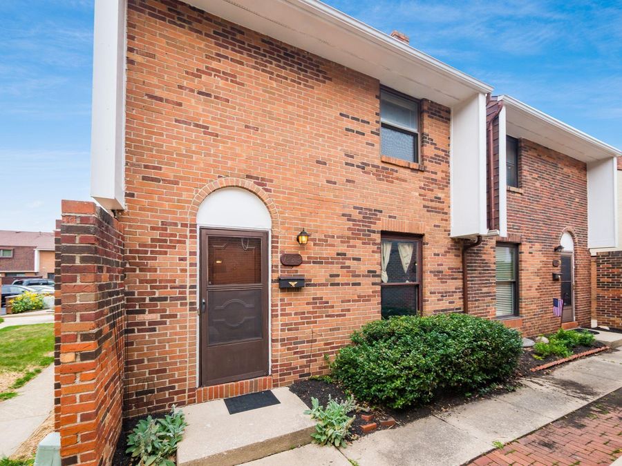1832 Willoway Circle S, Columbus, OH 43220 Photo 1