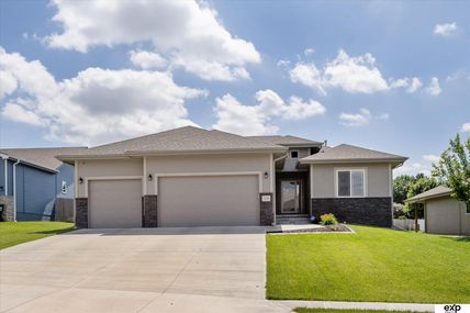 7155 Harvest Drive, Papillion, NE 68133