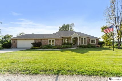 1810 N 216 Street, Omaha, NE 68022