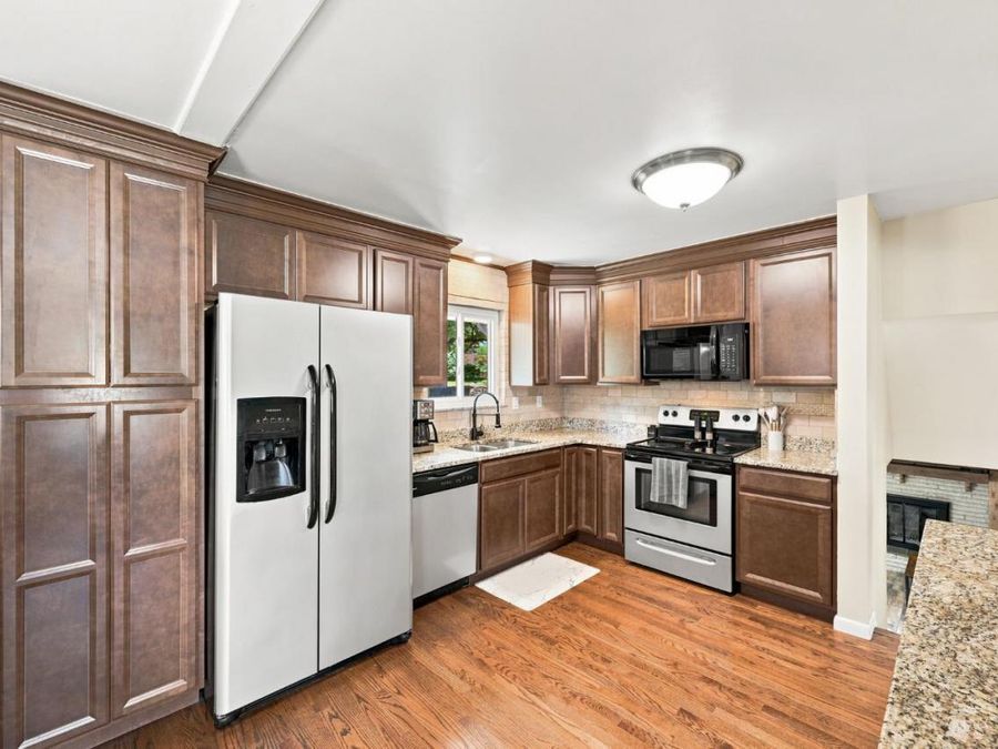 3285 Bellacre Court, Green Township, OH 45248 Photo 9