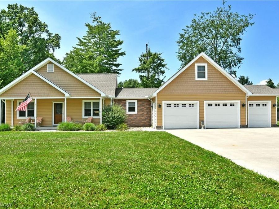 413 Maplewood Drive , Cortland, OH 44410 Photo 1