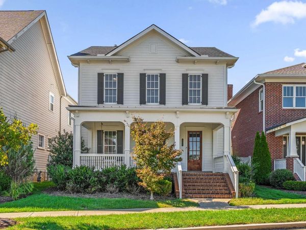 917 Dauphine St , Nashville, TN 37221