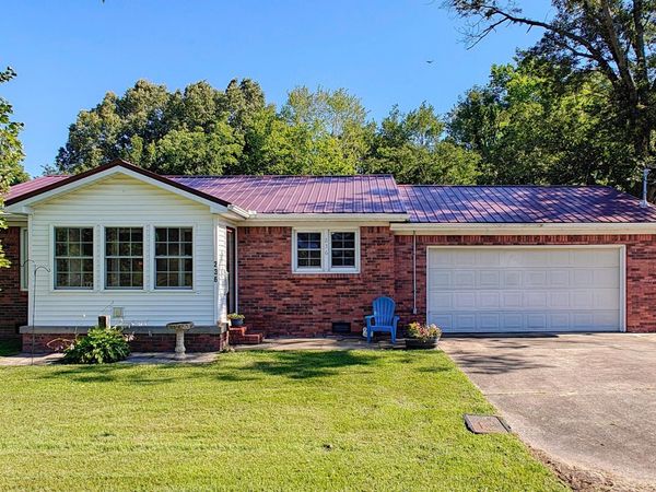 236 W Chestnut St , Puryear, TN 38251
