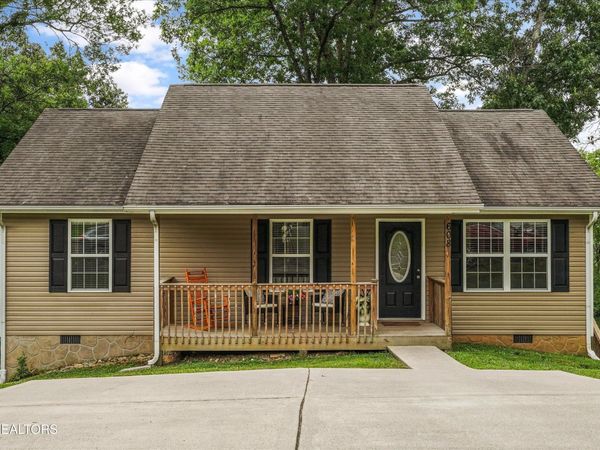 608 W 3rd Ave , Lenoir City, TN 37771