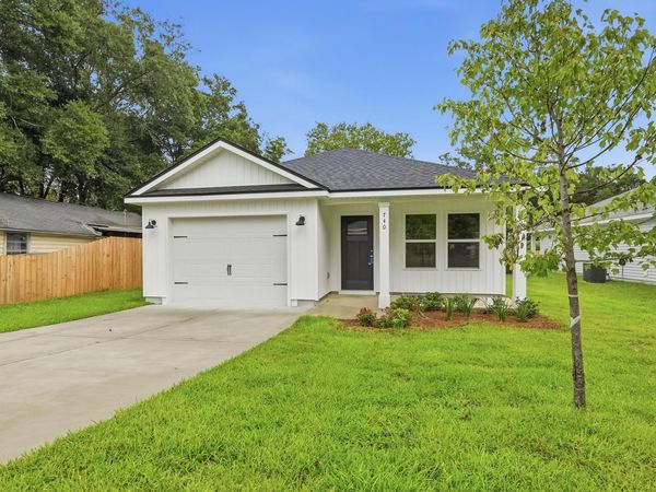 740 E Chestnut Avenue, Crestview, FL 32539