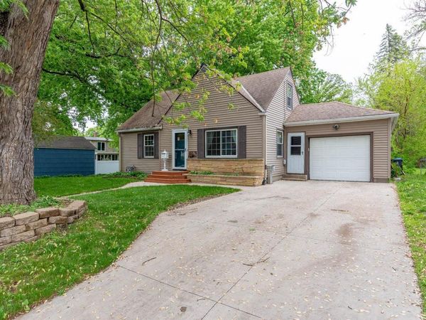 1215 Woodland Avenue , Mankato, MN 56001