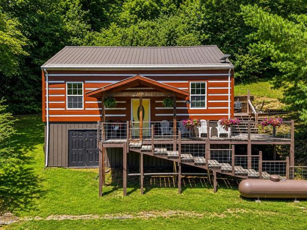 104 Ridge Avenue, Appalachia, VA 24216