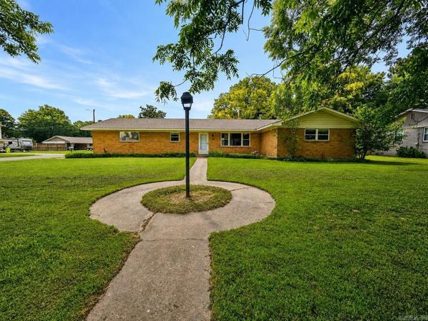 1601 Strait Pl , Stuttgart, AR 72160