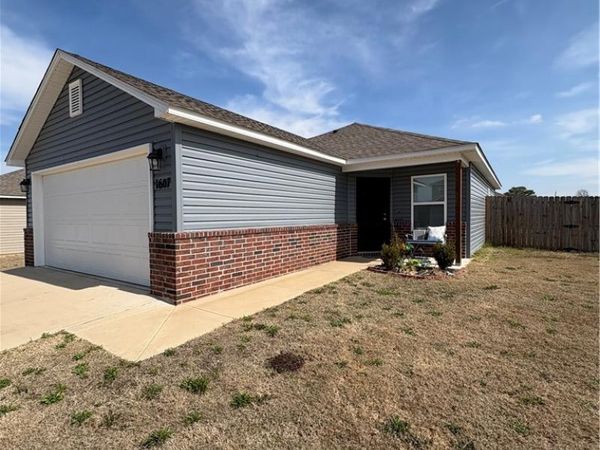 1607 S Blandford Street , Siloam Springs, AR 72761