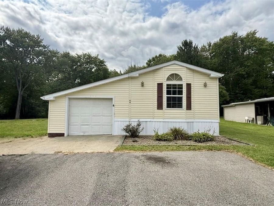68 Stoneybrook Drive , Hubbard, OH 44425 Photo 1