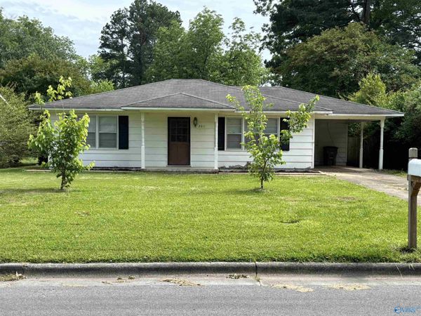 2011 College Street, Decatur, AL 35601