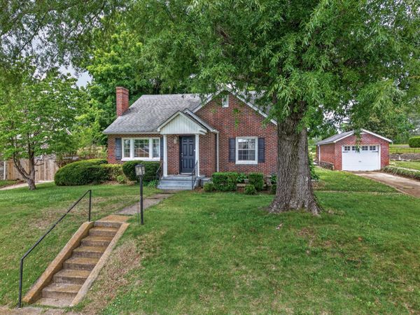 502 4th Ave , Fayetteville, TN 37334