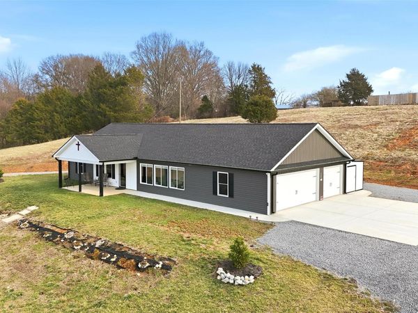 6911 Fairview Rd, Corryton, TN 37721