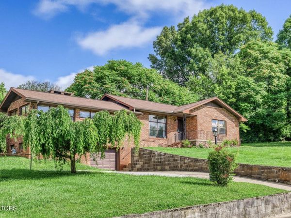 721 Woodview Drive, Knoxville, TN 37912