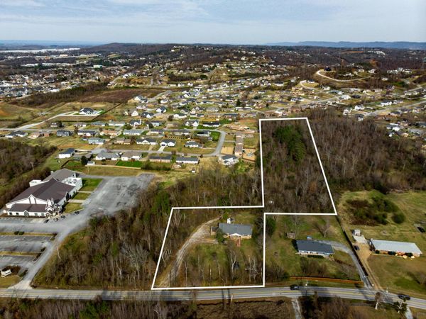 8009 Shallowford Road, Chattanooga 37421