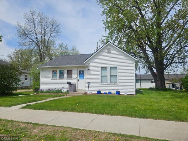 240 2nd Street SE, Milaca, MN 56353