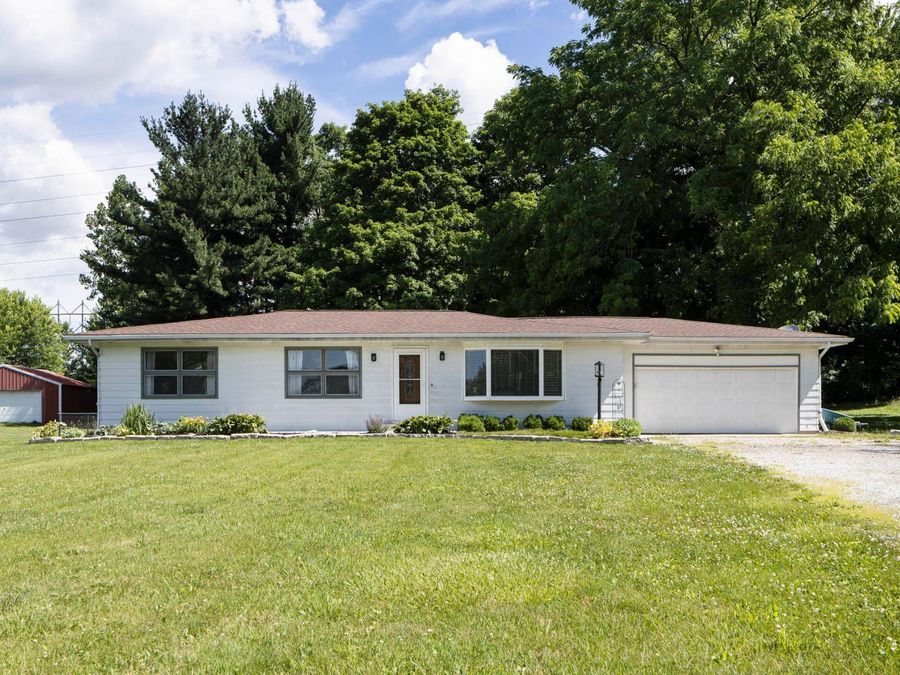 72 Lake Drive SW, Pataskala, OH 43062 Photo 1