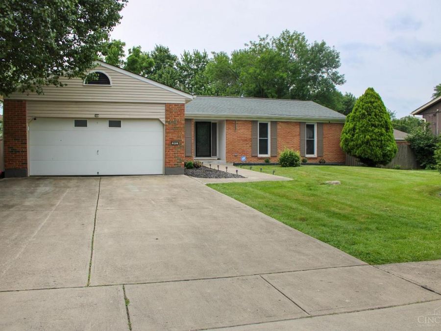 903 Clearfield Lane, Springdale, OH 45240 Photo 2