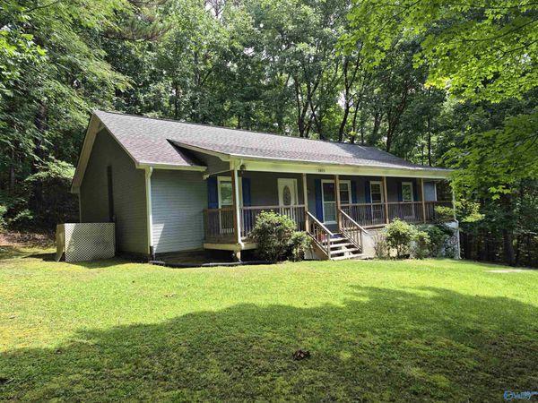 3805 Fall Bluff Drive SW, Decatur, AL 35603