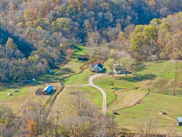 1277 Campbellsville Pike , Lynnville, TN 38472