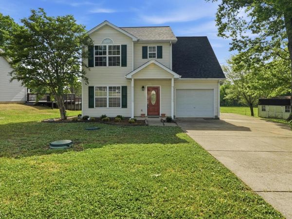 1004 Fall Pkwy , Murfreesboro, TN 37129