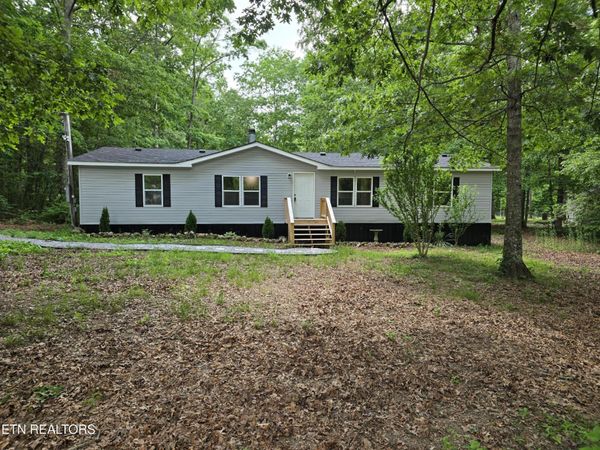 601 Foxwood Drive , Crossville, TN 38571