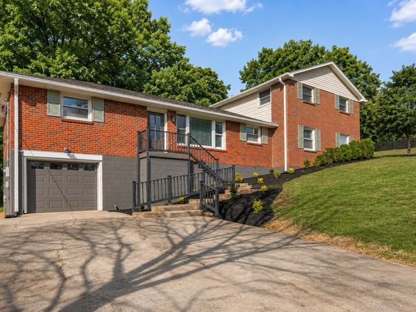 1320 Bellshire Dr , Nashville, TN 37207