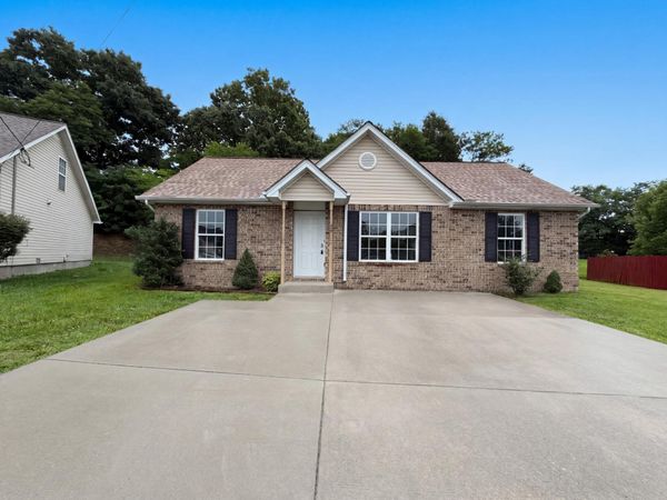 1125 Sima Shabat Ct, La Vergne, TN 37086