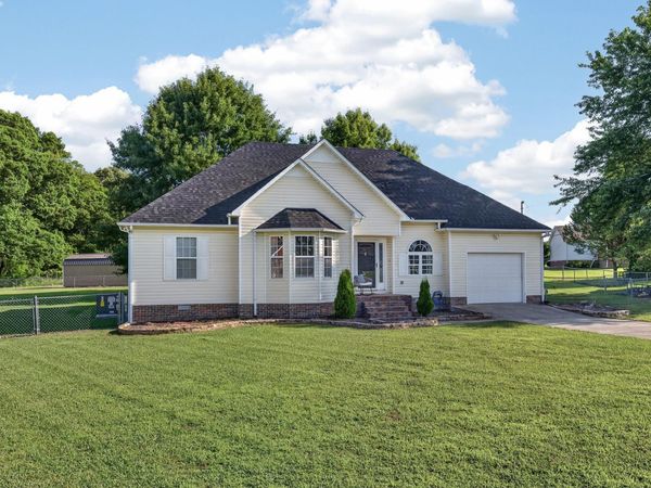 6 Robinwood Dr , Fayetteville, TN 37334