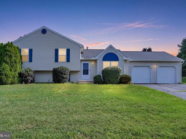15 KATIE COURT , STEWARTSTOWN, PA 17363