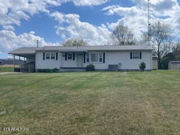 831 W Old Highway 11 , Mooresburg, TN 37811