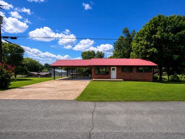 208 Cedar Ave , Linden, TN 37096