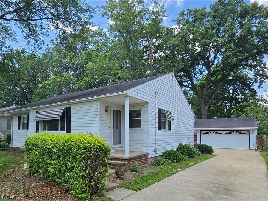 976 N Pasadena Avenue , Elyria, OH 44035 Photo 1